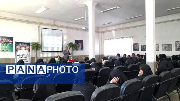 مراسم تجلیل از دانش‌آموزان برتر جشنواره فرهنگی هنری امید فردا در دبیرستان فاطمه الزهرا شهرستان اسدآباد 