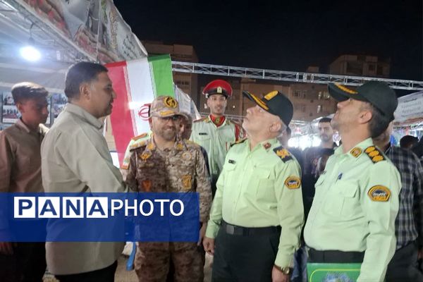 بازدید از نمایشگاه اسوه به‌مناسبت هفته دفاع مقدس در شیراز