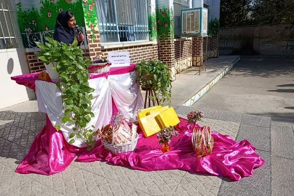 گرامیداشت روز دانش آموز در مدارس دخترانه پیشوا؛ شکوفایی مهر و علم در باران، کوثر، دیانت و مهردخت