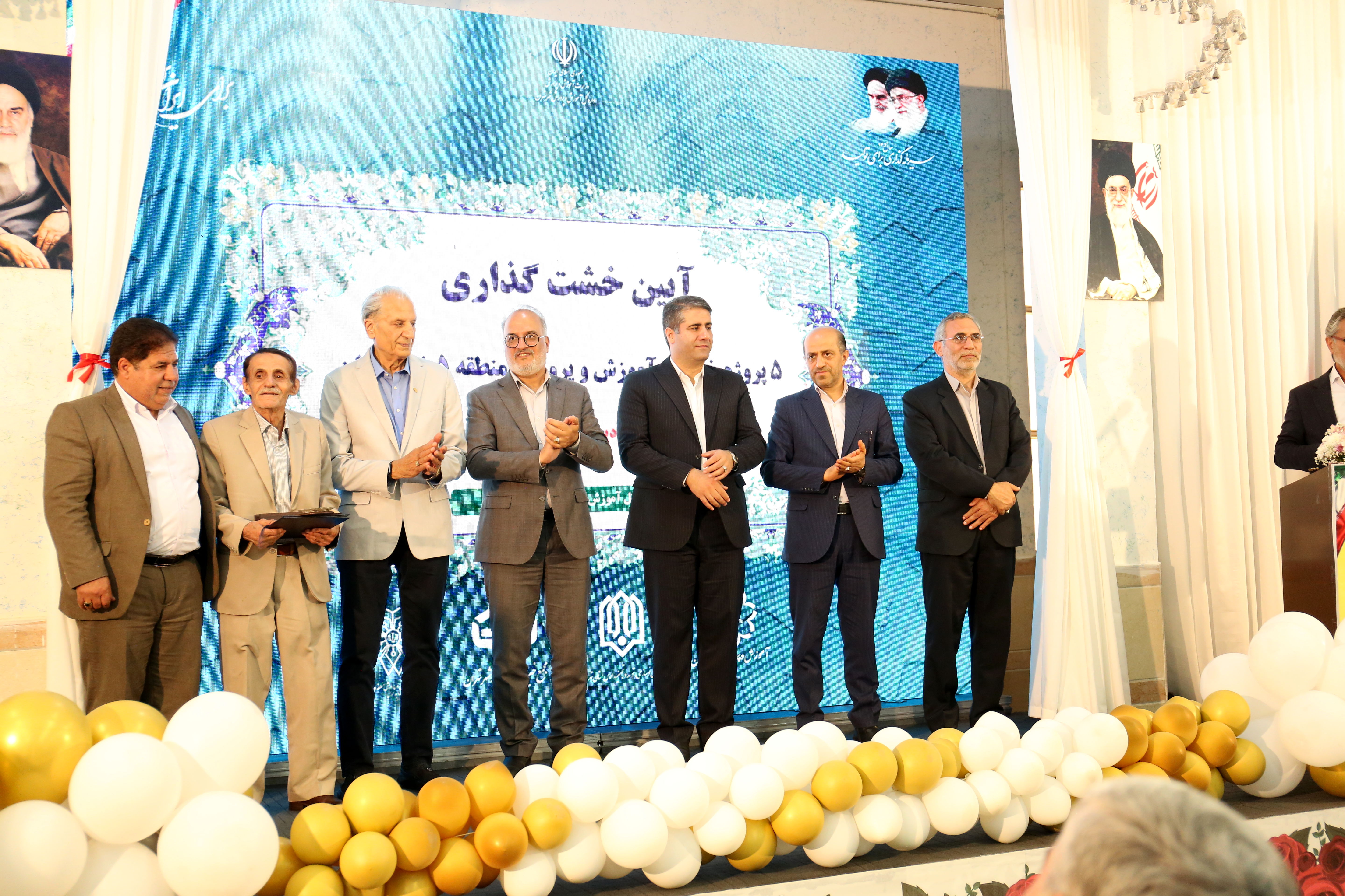 مدرسه، کانون تربیتی محله و بزرگ‌ترین رسانه ملی است