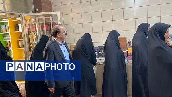 بازدید مدیران مدارس غیردولتی ناحیه ۷ مشهد از نمایشگاه کتاب