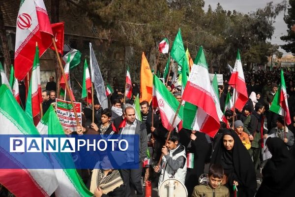 حضور پر شور مردم اردکان در راهپیمایی ۲۲ بهمن 