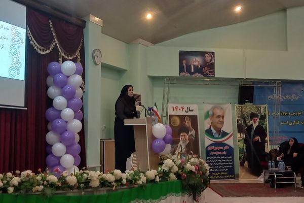 مادر منشأ اخلاق، استقامت، تربیت و نخستین معلم بشریت است