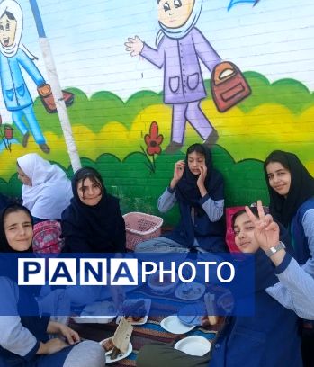 بازارچه درون مدرسه در دبستان دخترانه شهید احمد خاقانی شیروان