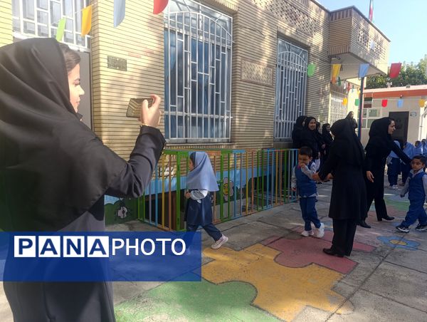 زنگ آغاز مهر در دبستان دخترانه مهر و ماه آشخانه 