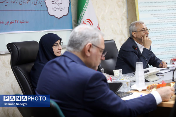 میزگرد علمی و آموزشی بررسی راهکارهای ارتقای کیفیت و تقویت مدارس دولتی