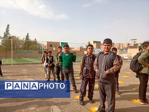 آغاز بازگشایی مدارس و شور و حال دانش آموزان دبستان شهید پسندیده فدافن در نخستین روز پاییز