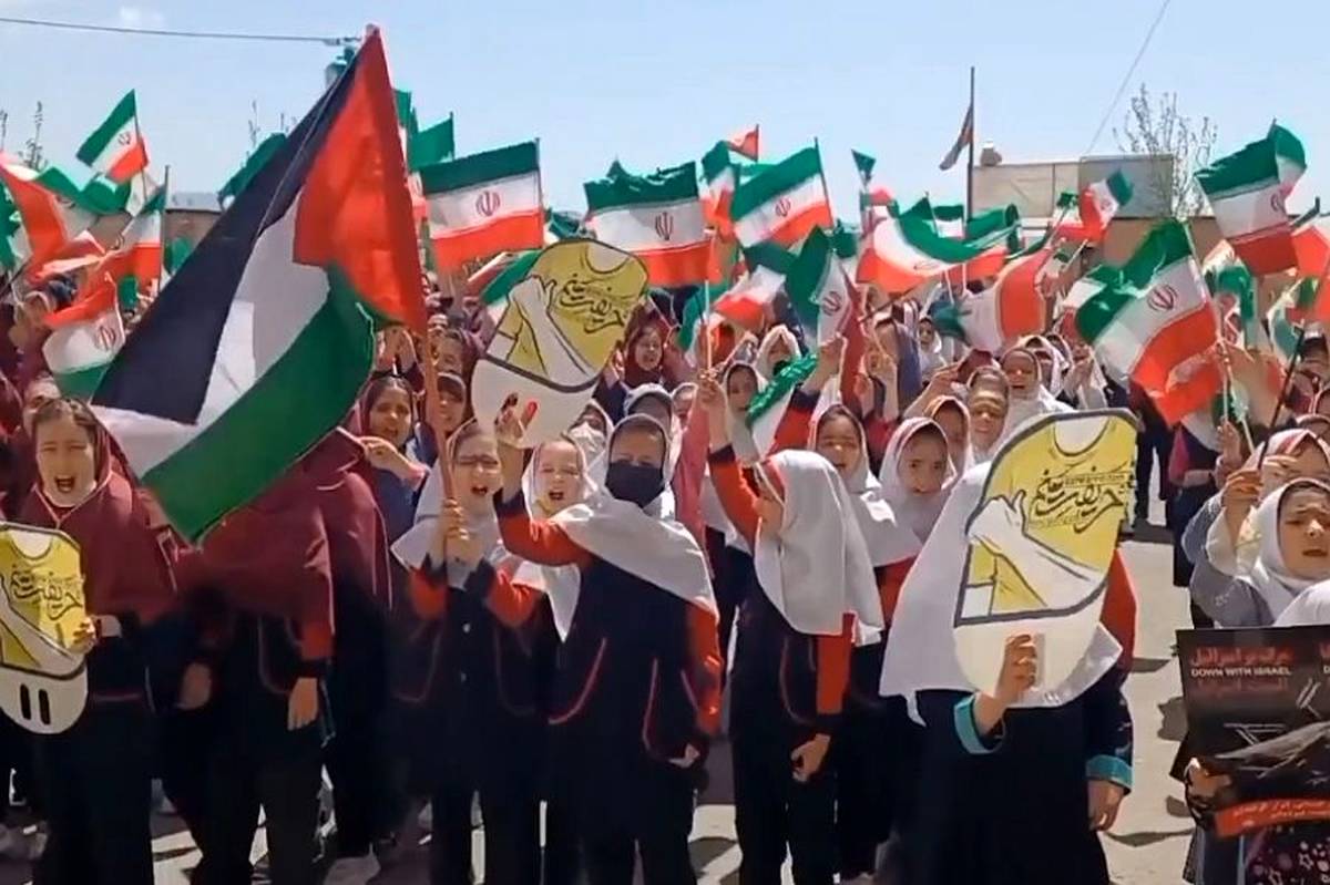 روایت غرور و افتخار دانش‌آموزان رودهن از اقدام مقتدرانه سپاه پاسداران انقلاب اسلامی در حمله به اسرائیل