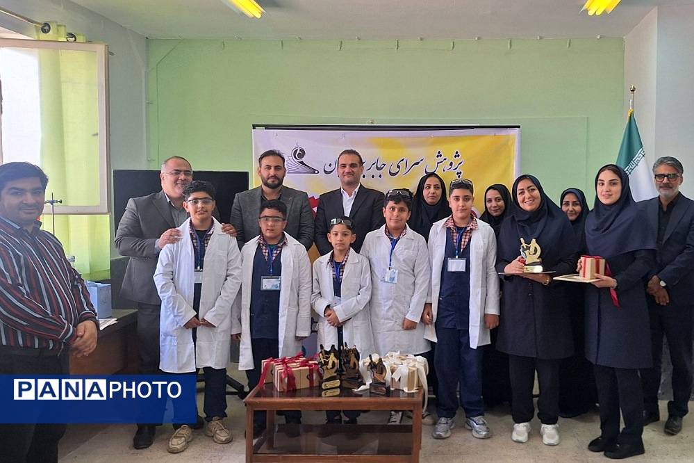 شور علمی دانش آموزان فشافویه در آیین گرامیداشت روز آزمایشگاه