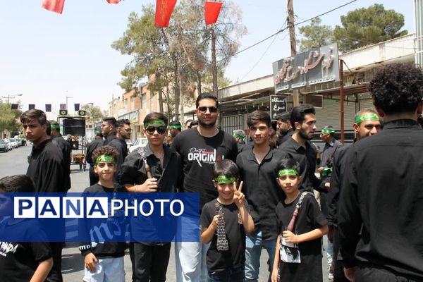 زنجیر زنی صبح عاشورا؛ خرامه در سوگ حسین(ع)