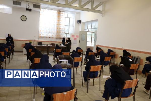 بازدید مدیرکل آموزش و پرورش از برگزاری امتحانات نهایی در یزد
