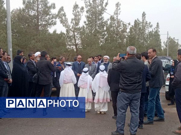 ادای احترام وزیر آموزش و پرورش به شهدای تایباد