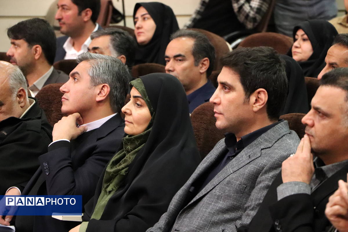  جلسه شورای توسعه و برنامه‌ریزی استان کردستان با حضور وزیر راه و شهرسازی 