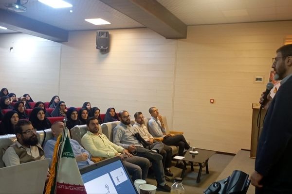 دومین جلسه کارگاه‌های توانمندسازی «سپهر دانش و معرفت» ویژه مربیان پرورشی ناحیه 2 کرج و شهرستان فردیس