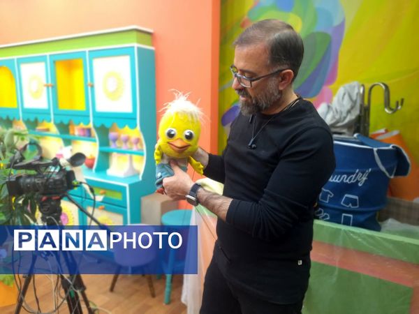 بررسی تاثیر پیشرفت علم و فناوری در صدا و سیما توسط دانش‌آموز خبرنگاران