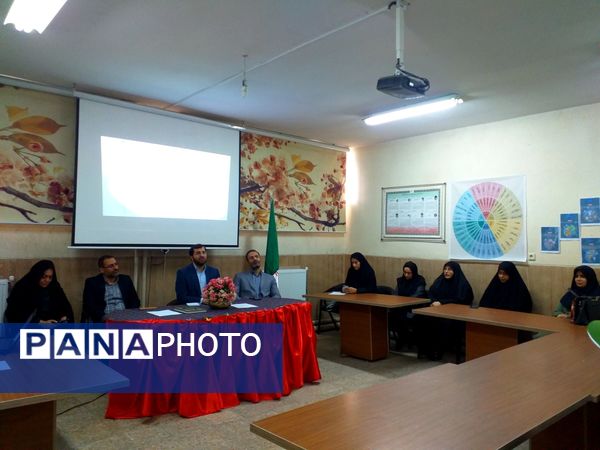آیین افتتاحیه طرح کانون یاریگران زندگی و برپایی نمایشگاه مبارزه با آسیب‌های اجتماعی در دبیرستان شهید همت ملارد