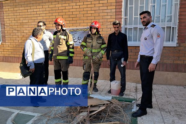 مراسم پدافند غیرعامل در دبیرستان بشارت بهارستاندو