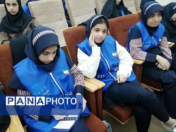 دوره خبرنگاری ویژه دانش‌آموزان دختر و پسر ناحیه یک اهواز 