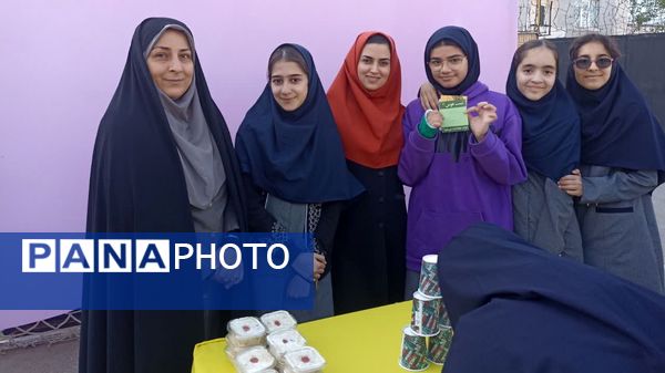  گرامیداشت دهه ریاضیات در دبیرستان آرمیتا مصلی‌ نژاد