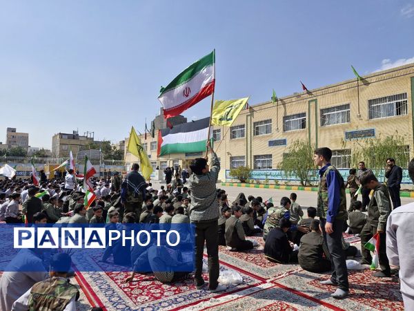 اجتماع دانش‌آموزان ابتدایی پسرانه امام رضا(ع) واحد ۸ در حمایت از عملیات وعده صادق ۲ 