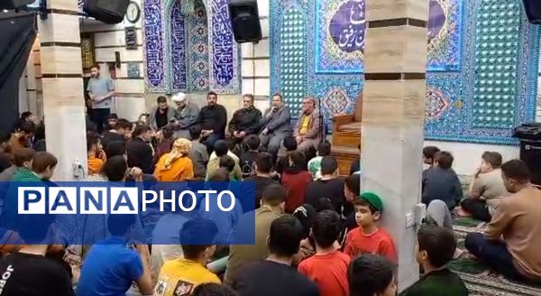 بازدید مسئولان منطقه ۱۰ از دانش‌آموزان معتکف