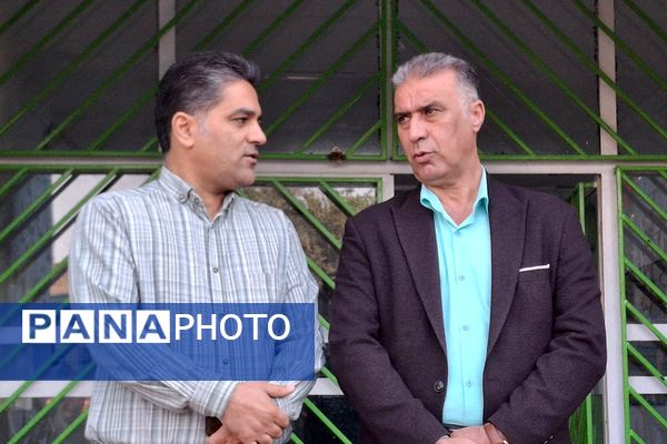 تجلیل دبیرستان شهید قمی از پدران مسئول در نیروی انتظامی و آتش‌نشانی