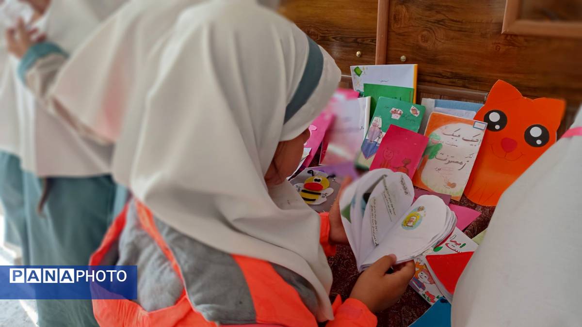 برپایی نمایشگاه کتاب‌های تألیفی و تصویرگری‌شده دانش‌آموزان در دبستان لطیفه