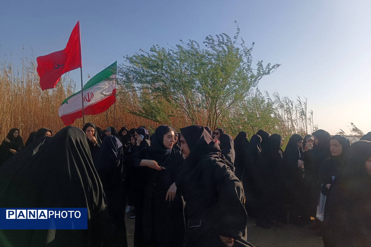 قدم گذاشتن دانشآموزان رباطکریم بر خاک پاک شلمچه