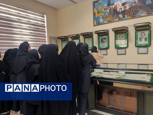 هفته کتاب خوانی در آرامگاه شهید مدرس