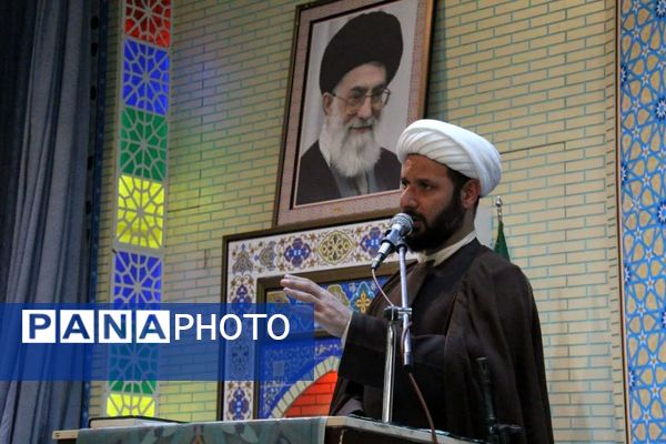 تقدیر از مدیران و فعالان پیشگیری از آسیب‌های اجتماعی شهرک امید صفادشت در نماز جمعه