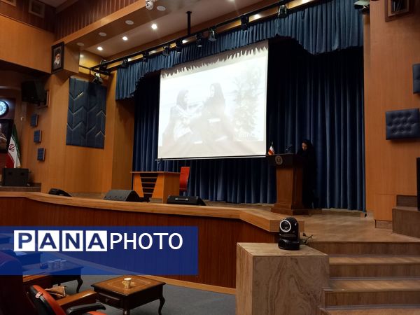 اولین مجمع عمومی انجمن اولیا ومربیان دبیرستان آرمینه مصلی نژاد ناحیه ۶