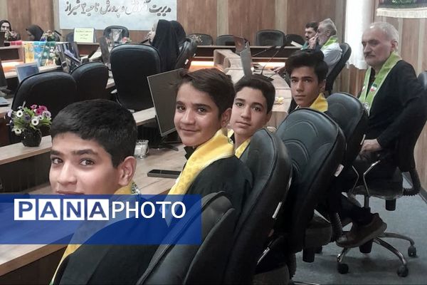 نشست صمیمی مدیر و معاون پرورشی ناحیه 4 شیراز با مربیان، پیشتازان و خبرنگاران پانا