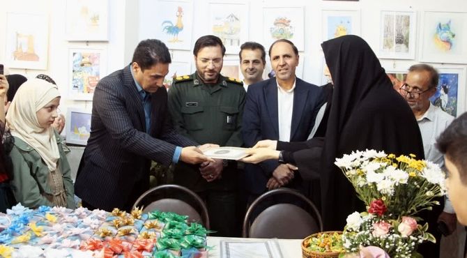 رنگ‌ها روایتگر آرزوها؛ نمایشگاه گروهی «آرزوهای رنگی» در پیشوا