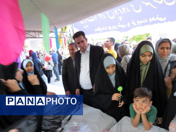 بازدید مدیرکل آموزش پرورش استان خراسان شمالی از غرفه‌های غدیرخم در بجنورد