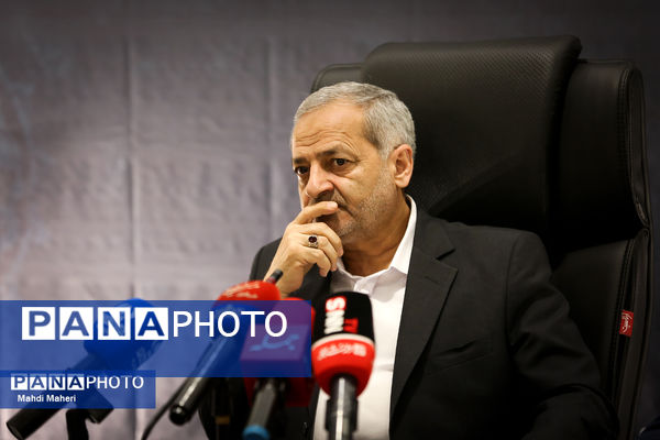 نشست صمیمی وزیر آموزش و پرورش با معلمان نمونه کشوری