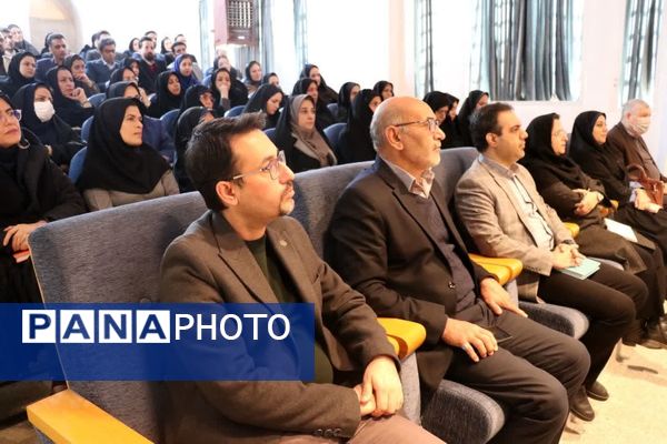 نشست هم‌اندیشی معلمان ژاپنی و یزدی