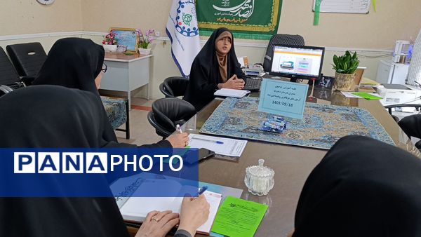 جلسه توجیهی مدیران هنرستان دخترانه با موضوع آزمون غربالگردی