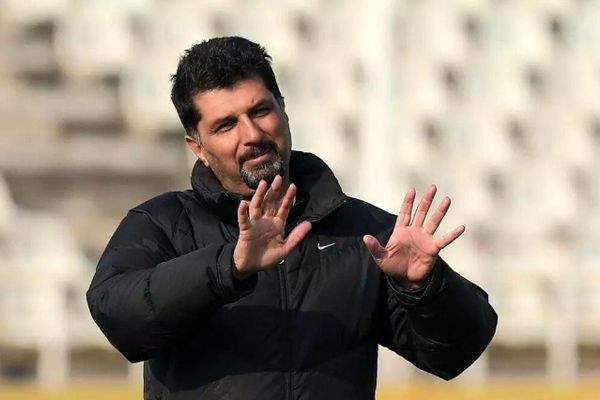 واکنش حسینی به کیفیت چمن ورزشگاه شهر قدس/ این زمین در شأن فوتبال ما نیست