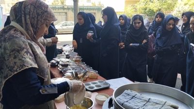 یک روز شاد با عنوان «رویداد شادی به رنگ ایثار» در دبیرستان شاهد عصمت برگزار شد