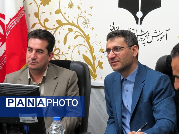 نشست معاون پیشگیری و تشخیص توانبخشی سازمان آموزش پرورش استثنایی کشور با مدیران مرکز  استان