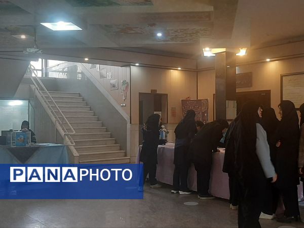 انتخاب نماینده دانش آموزان در دبیرستان نمونه فرهنگ مهشید مصلی نژاد ناحیه ۶