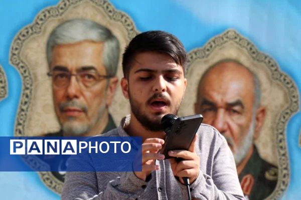 یادواره لاله‌های روشن در مدرسه تیزهوشان شهید بهشتی قرچک