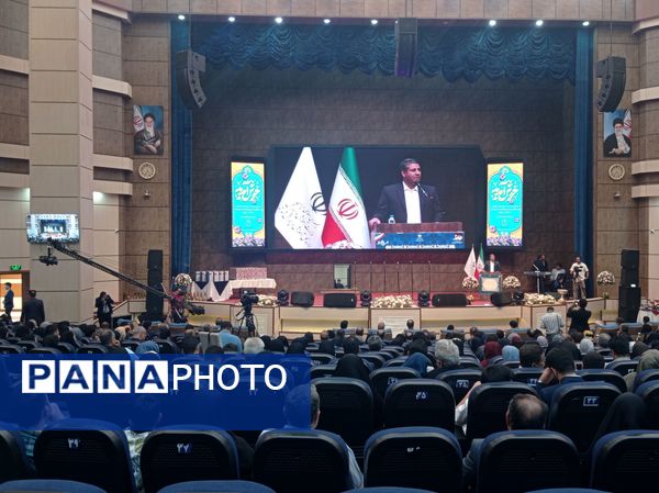 معلم قلب تپنده پایتخت دانایی