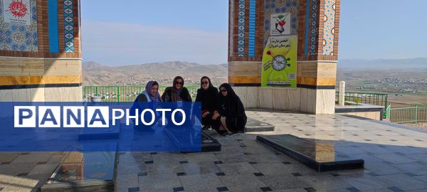 غبارروبی مزار شهدای گمنام در جبل النور شیرکوه شیروان