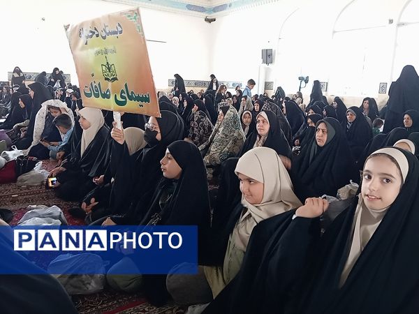 حضور دانش آموزان در نماز جمعه کاشمر