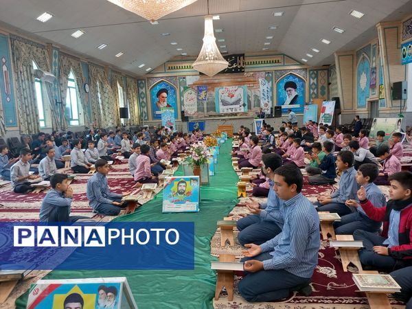 محفل انس با قرآن دانش‌آموزان دبیرستان نمونه زنده یاد زرتاش شهرستان خلیل آباد