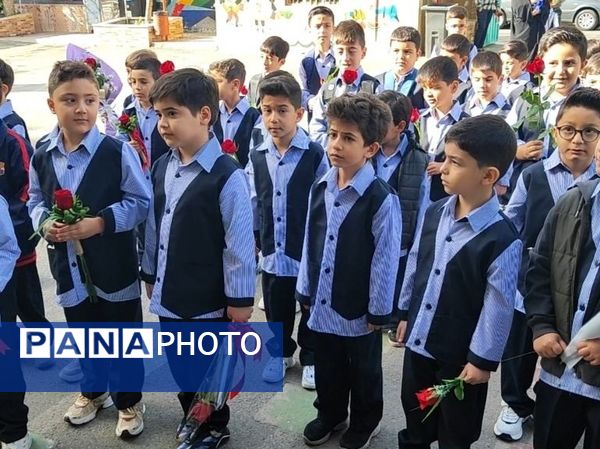 آیین جشن شکوفهها در دبستان شاهد شهید بهنام محمدی ناحیه 2 کرج