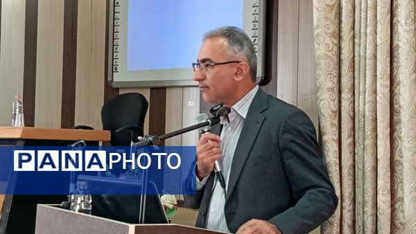 نشست توانمندسازی مدیران و مشاوران مدارس بن با محوریت پیشگیری از آسیبهای اجتماعی