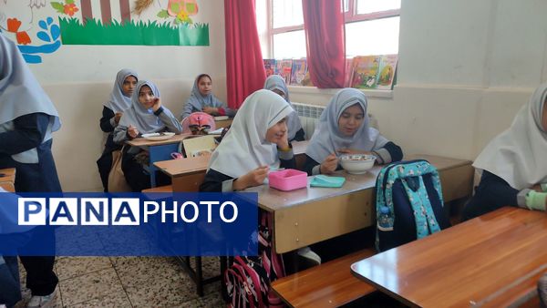 مراسم سوگواری شهادت حضرت فاطمه زهرا (س) در دبستان شاهد حاج تقی آقا بزرگ ناحیه یک مشهد 