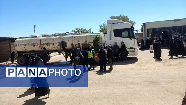 پیاده‌روی زائران در دهه پایانی ماه سفر جاده قدیم نیشابور به سمت مشهد